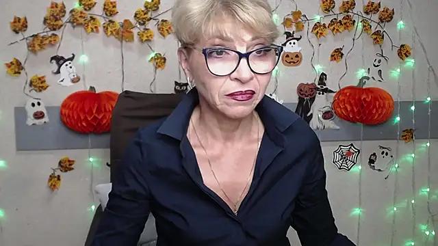 EllaBonito online show from November 11, 2025, 6:30 am