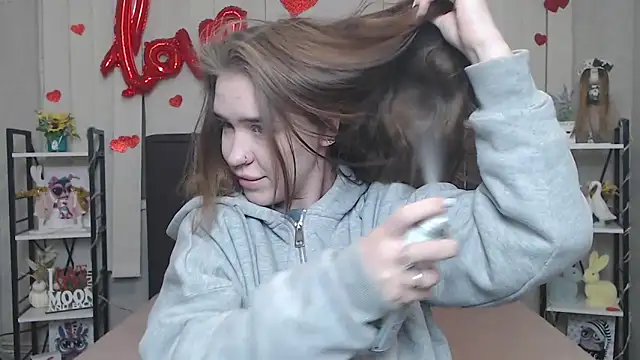 LauraHlot online show from February 10, 2026, 7:57 pm