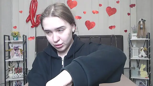 LauraHlot online show from February 12, 2026, 9:03 pm