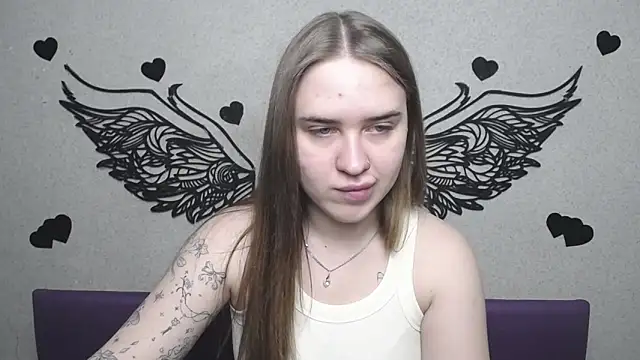 Snapshot of LauraHlot chatting on May 6, 2026, 5:44 am LauraHlot online show from May 6, 2026, 5:44 am