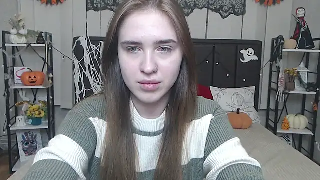 LauraHlot online show from November 12, 2025, 7:45 am