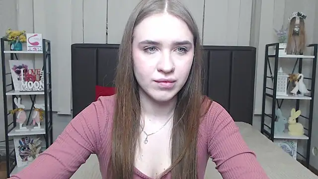 LauraHlot online show from December 4, 2025, 6:29 pm