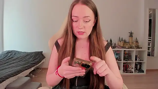 Snapshot of WalkingGirl chatting on March 18, 2026, 1:02 pm WalkingGirl online show from March 18, 2026, 1:02 pm