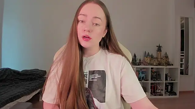 Snapshot of WalkingGirl chatting on March 20, 2026, 8:26 am WalkingGirl online show from March 20, 2026, 8:26 am