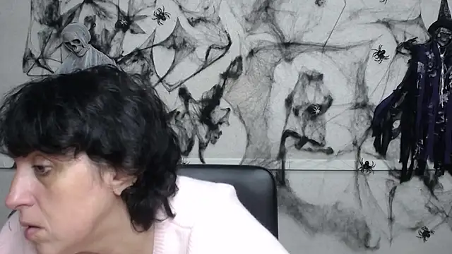 Snapshot of LuciaMii chatting on October 22, 2025, 5:01 pm LuciaMii online show from October 22, 2025, 5:01 pm