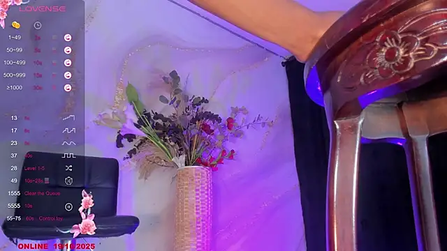 Karla-Ebony online show from October 19, 2025, 2:09 pm