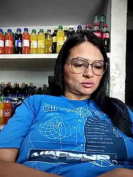 Linda Lars online show from November 13, 2025, 3:32 am