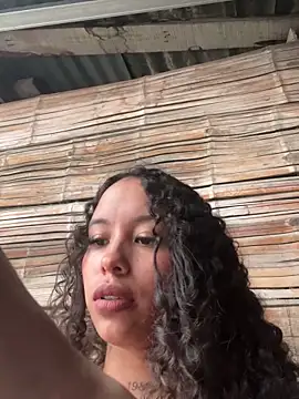 MarieLeon online show from December 18, 2025, 9:40 pm