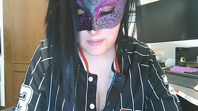 LaDamaNeraa online show from September 29, 2025, 1:28 pm