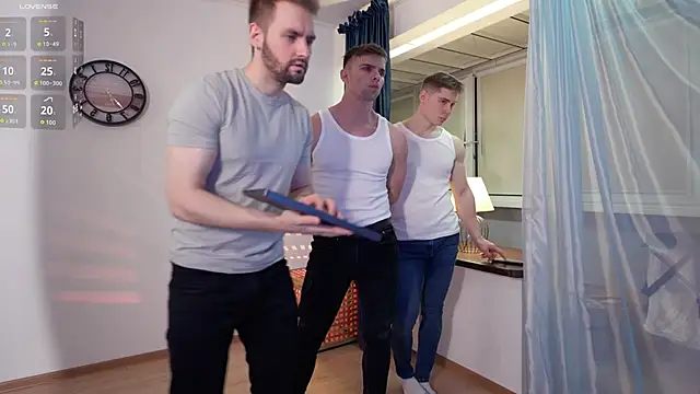 Nik Sharp online show from December 18, 2025, 2:43 pm