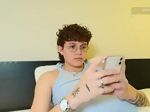 Snapshot of ccamilo-andress chatting on March 4, 2026, 9:00 pm ccamilo-andress online show from March 4, 2026, 9:00 pm
