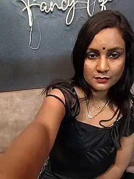 silky queen online show from December 18, 2024, 4:38 pm