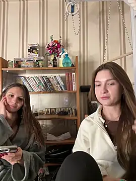Snapshot of sweety_secret_ chatting on October 28, 2025, 12:59 pm sweety secret  online show from October 28, 2025, 12:59 pm