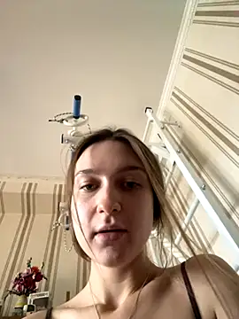 Snapshot of sweety_secret_ chatting on September 24, 2025, 12:11 pm sweety secret  online show from September 24, 2025, 12:11 pm