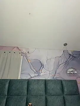 kiim taaylor online show from February 13, 2026, 11:21 am