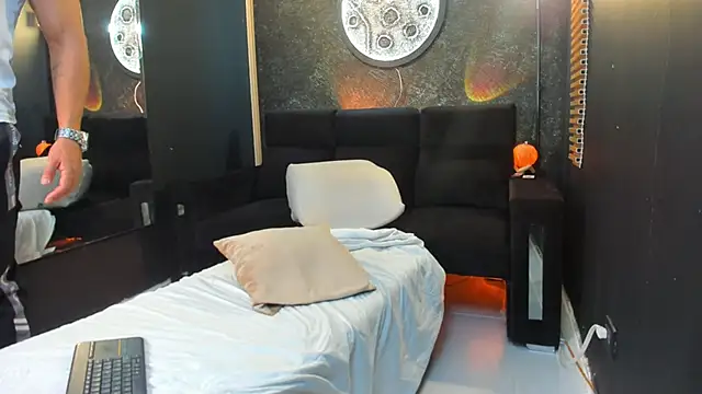 MassimoWalton2 online show from January 29, 2025, 2:53 pm