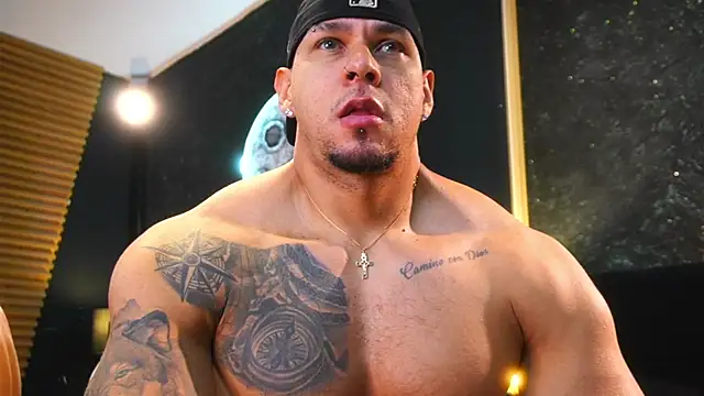 MassimoWalton2 online show from November 5, 2025, 12:08 pm