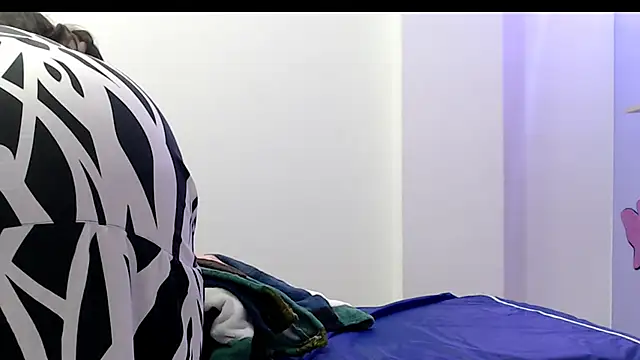 evaleribigtits18 online show from November 14, 2025, 7:50 pm