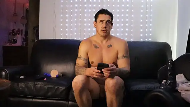 Snapshot of DamienSliick chatting on February 12, 2026, 6:29 pm DamienSliick online show from February 12, 2026, 6:29 pm