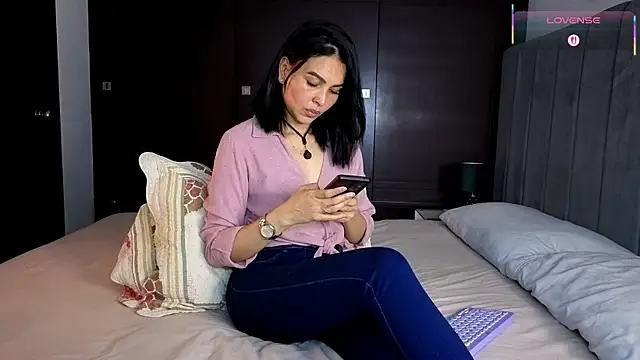 CarolineMuzgui online show from November 15, 2025, 2:48 am