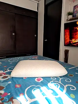 CarolineMuzgui online show from November 7, 2025, 1:26 pm