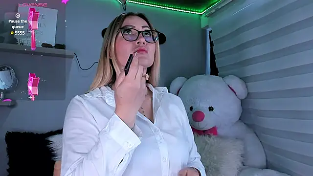 Snapshot of Alexasmith06 chatting on February 28, 2025, 7:25 pm Alexasmith06 online show from February 28, 2025, 7:25 pm