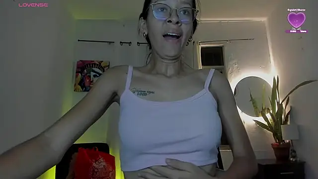 Snapshot of Sophie_sweett19 chatting on February 22, 2026, 1:19 am Sophie sweett19 online show from February 22, 2026, 1:19 am