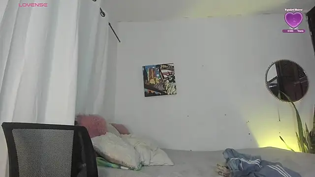 Snapshot of Sophie_sweett19 chatting on November 16, 2025, 12:48 am Sophie sweett19 online show from November 16, 2025, 12:48 am