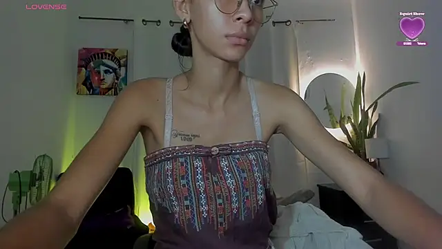 Snapshot of Sophie_sweett19 chatting on February 25, 2026, 2:23 am Sophie sweett19 online show from February 25, 2026, 2:23 am