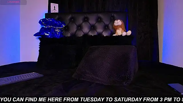James1lee  online show from July 10, 2026, 9:20 am