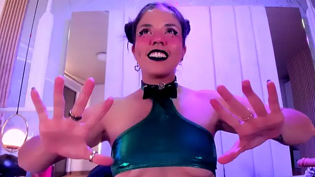 ivannabellini online show from March 13, 2026, 2:11 pm