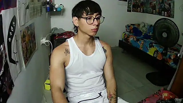 Snapshot of Dillom420 chatting on July 13, 2026, 3:39 am Dillom420 online show from July 13, 2026, 3:39 am