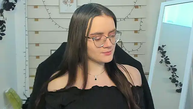 Josephine jo online show from November 17, 2025, 7:40 pm