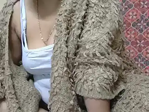 Cute Kashmira99 online show from December 20, 2024, 8:01 pm