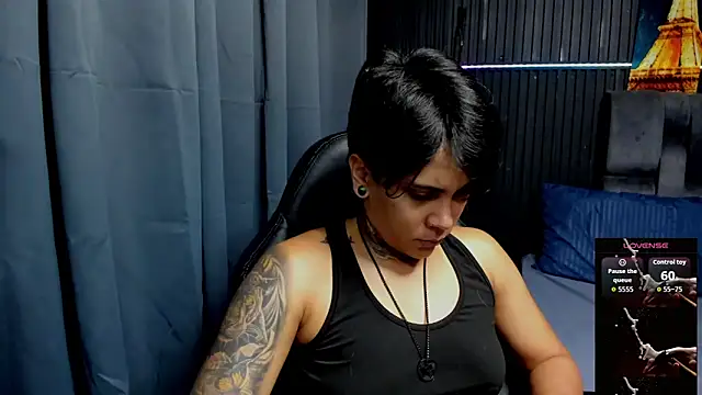 Snapshot of ZhoeStrong chatting on November 2, 2025, 10:15 pm ZhoeStrong online show from November 2, 2025, 10:15 pm