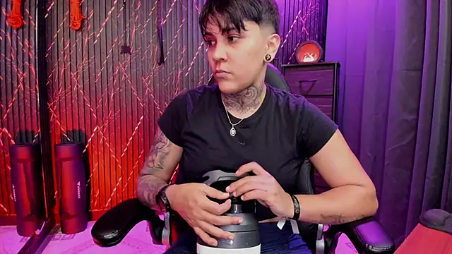 Snapshot of ZhoeStrong chatting on February 22, 2026, 11:17 pm ZhoeStrong online show from February 22, 2026, 11:17 pm