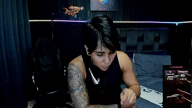 Snapshot of ZhoeStrong chatting on October 31, 2025, 9:54 pm ZhoeStrong online show from October 31, 2025, 9:54 pm