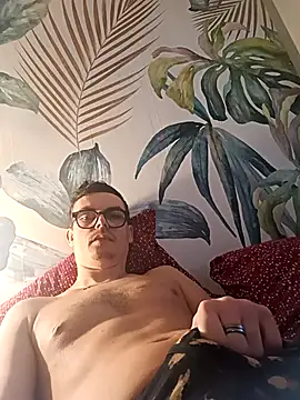 Snapshot of GLouglou19 chatting on March 3, 2026, 9:27 am GLouglou19 online show from March 3, 2026, 9:27 am