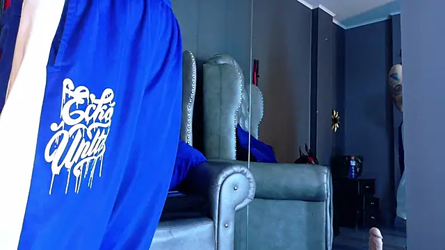 LusstCruella online show from November 27, 2025, 9:04 pm