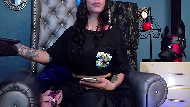 Snapshot of LusstCruella chatting on April 26, 2026, 1:19 pm LusstCruella online show from April 26, 2026, 1:19 pm