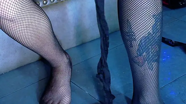 LusstCruella online show from December 17, 2025, 2:33 pm