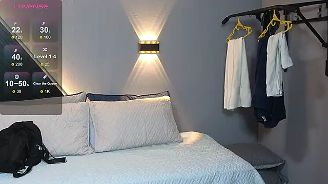 Snapshot of Laia_and_Aloby chatting on February 10, 2026, 10:20 pm Laia and Aloby online show from February 10, 2026, 10:20 pm