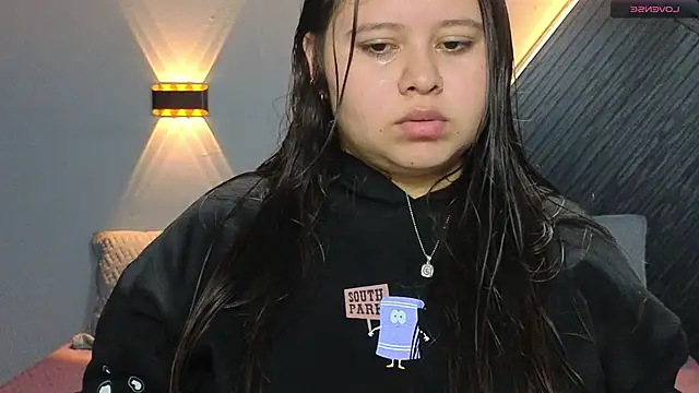 Snapshot of Laia_and_Aloby chatting on February 17, 2026, 10:07 pm Laia and Aloby online show from February 17, 2026, 10:07 pm