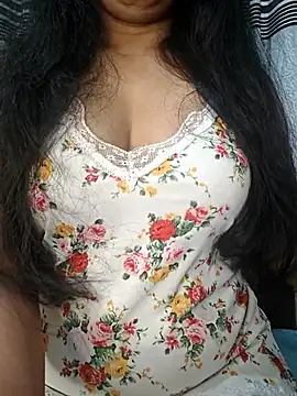 Snapshot of Rina777o chatting on May 3, 2026, 1:44 am Rina777o online show from May 3, 2026, 1:44 am