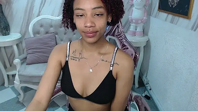 Snapshot of Violeth_b chatting on February 28, 2025, 12:42 pm Violeth b online show from February 28, 2025, 12:42 pm