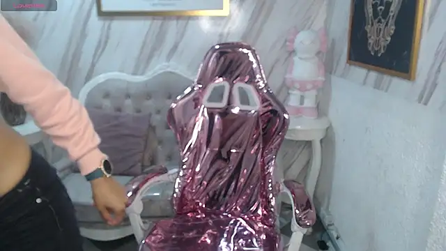 Snapshot of Violeth_b chatting on March 13, 2025, 12:56 pm Violeth b online show from March 13, 2025, 12:56 pm