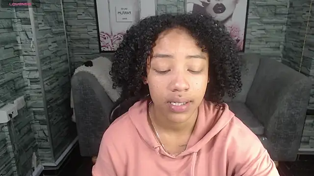 Snapshot of Violeth_b chatting on September 25, 2025, 12:55 pm Violeth b online show from September 25, 2025, 12:55 pm