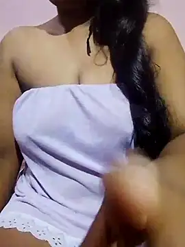 Snapshot of Diwya69 chatting on July 13, 2026, 7:24 pm Diwya69 online show from July 13, 2026, 7:24 pm