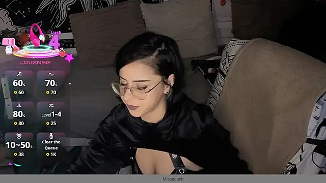 LisandreLaVenale online show from November 15, 2025, 11:31 pm