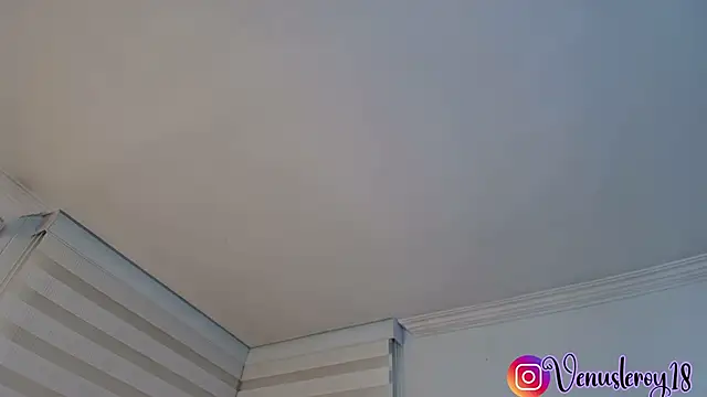 venusleroy  online show from December 3, 2025, 10:42 pm